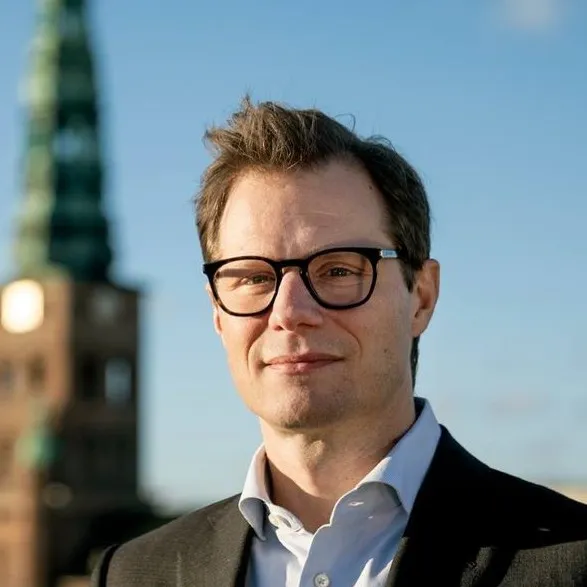Carsten Egeriis vil skabe en ny kultur i Danske Bank ved at vise sårbarhed artwork