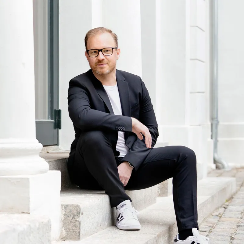 Det psykologiske opgør mellem Egodyret, Flokdyret og modet til at leve mere meningsfuldt - med Henrik Tingleff artwork