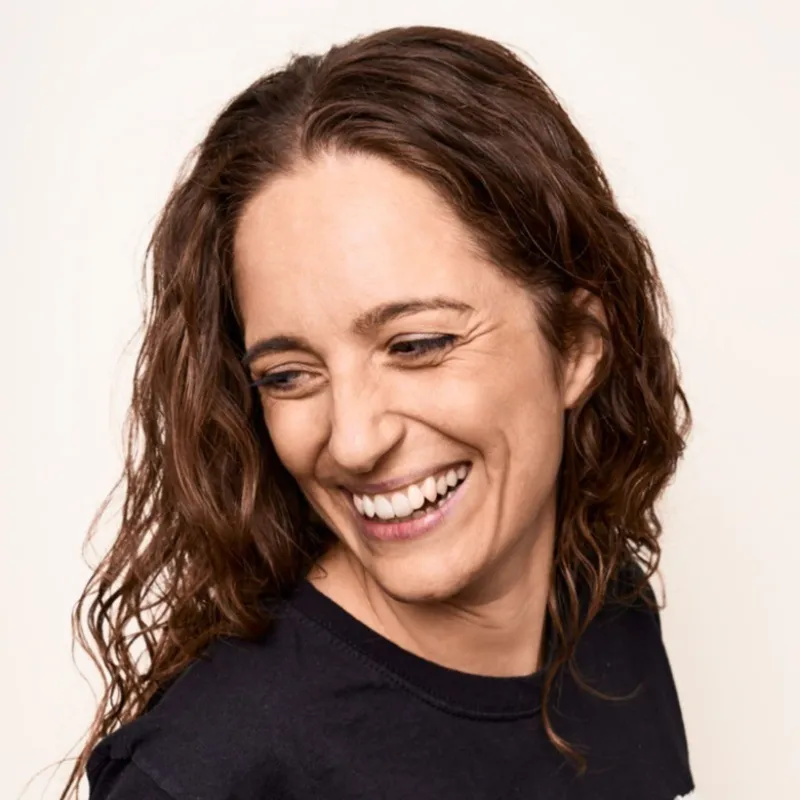 pt. 1: Julie blev ramt af depression og selvmordstanker: "Jeg var overbevist om, at mine børn var bedre tjent med et liv uden mig" artwork