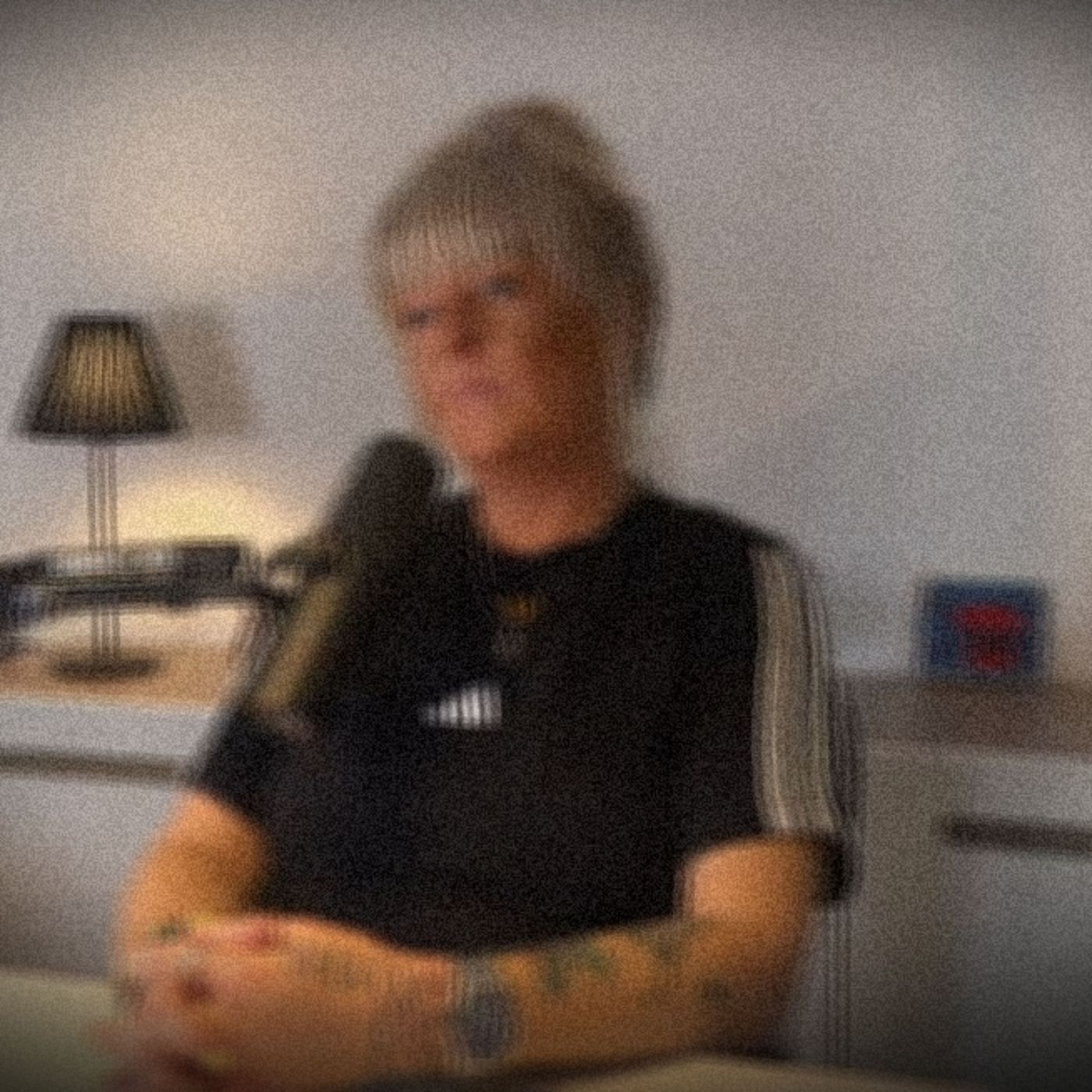 Sabrines Sammenbrud (2:2) - Ensomheden: "Der kunne gå en uge, hvor jeg ikke snakkede med nogen.." artwork