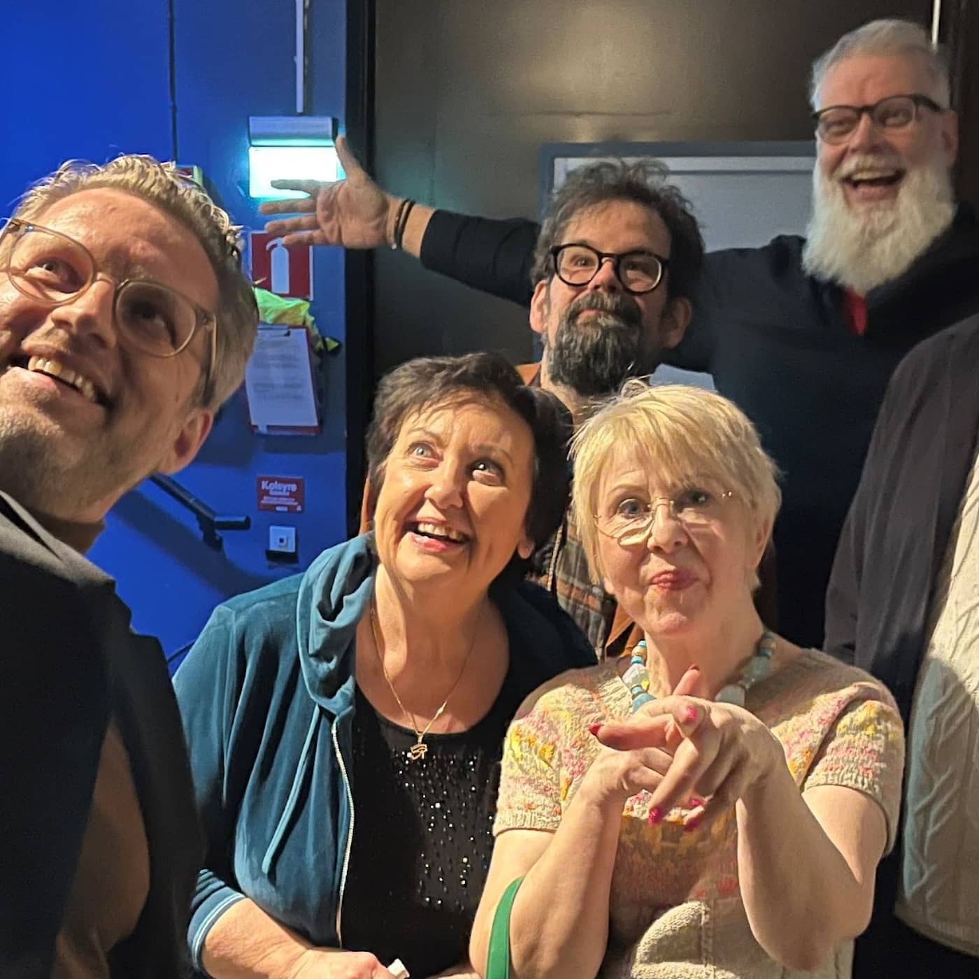 Så bjuder Babben Larsson på fest i Midsomer artwork