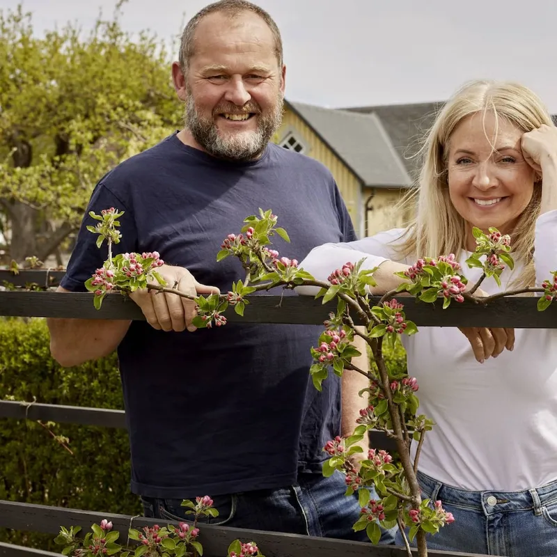 Pernilla och John fördjupar sig i trädgårdens snobbigaste gröda artwork