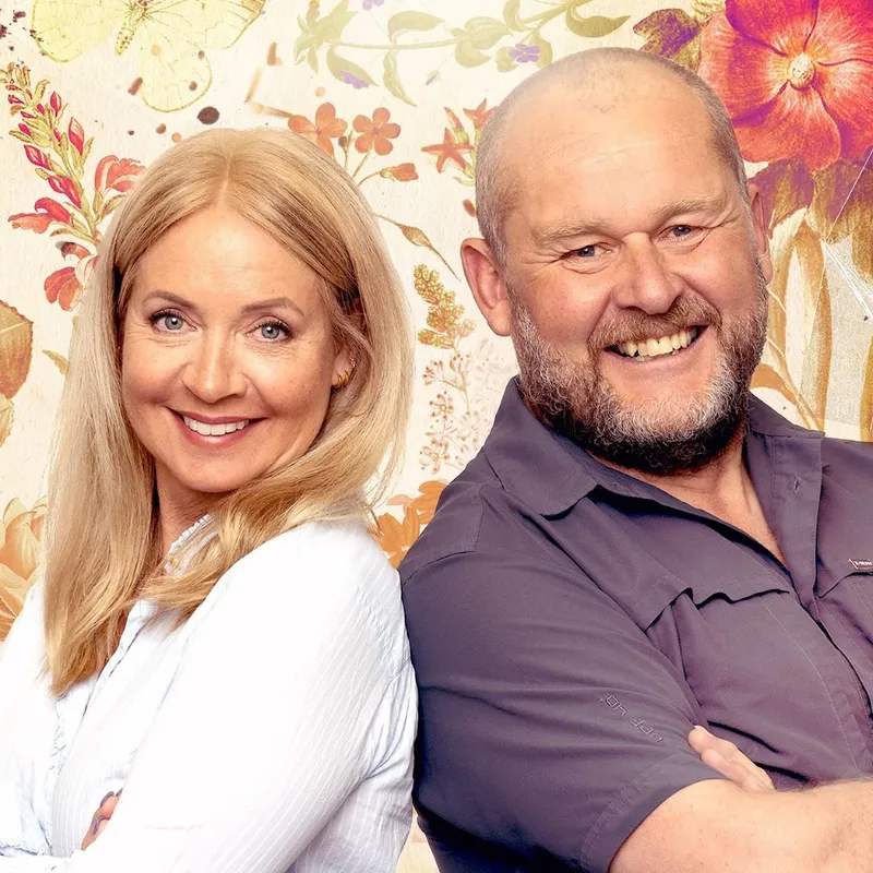 Pernilla och John smider trädgårdsplaner – "Äntligen är vi tillbaka" artwork