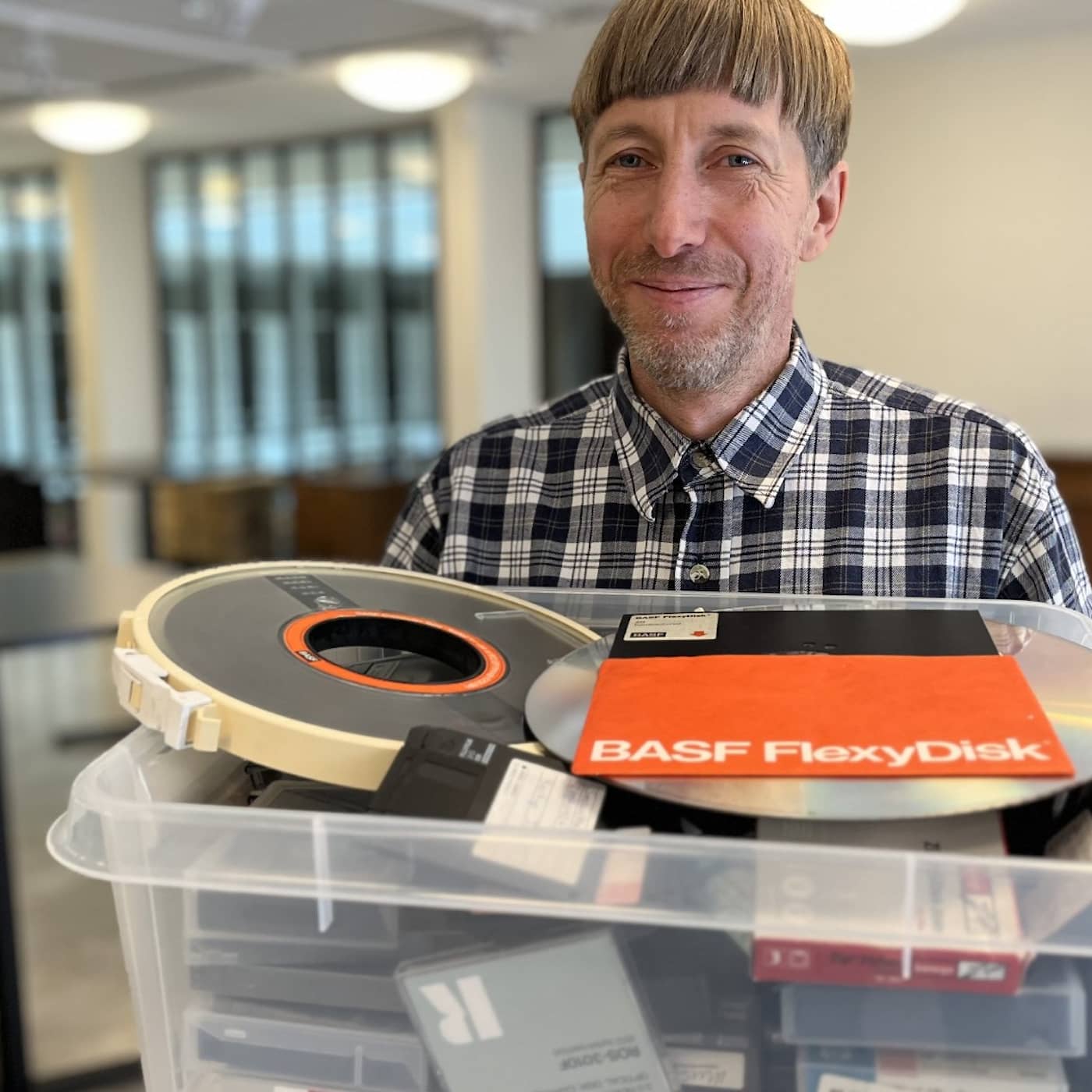 Framtidens datalagring i 10 000 år – så kan vi slippa ständig kopiering och kraschade diskar artwork