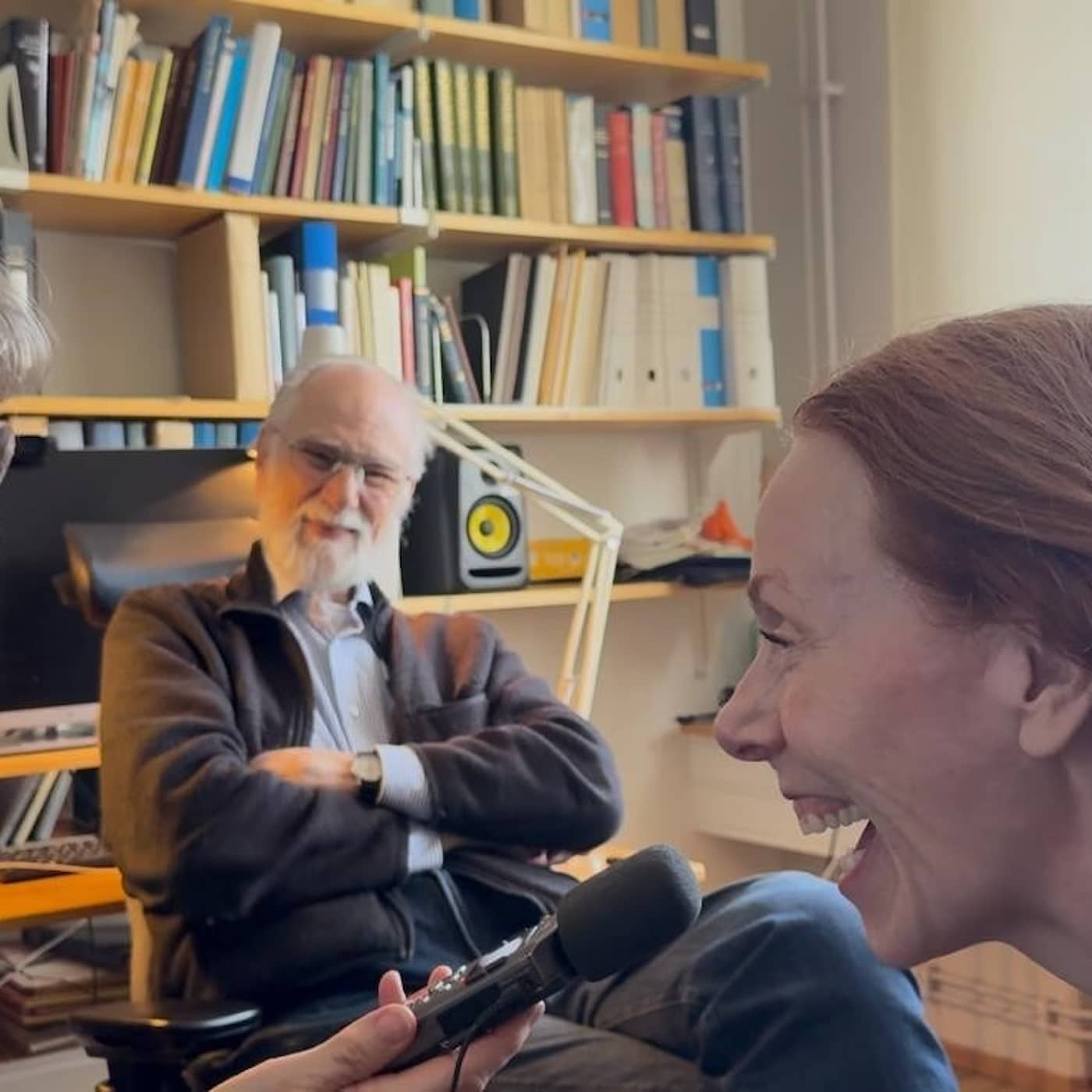 Rachel Mohlin får sina imitationer synade på labb – lekfull forskning om vetenskapen bakom artwork