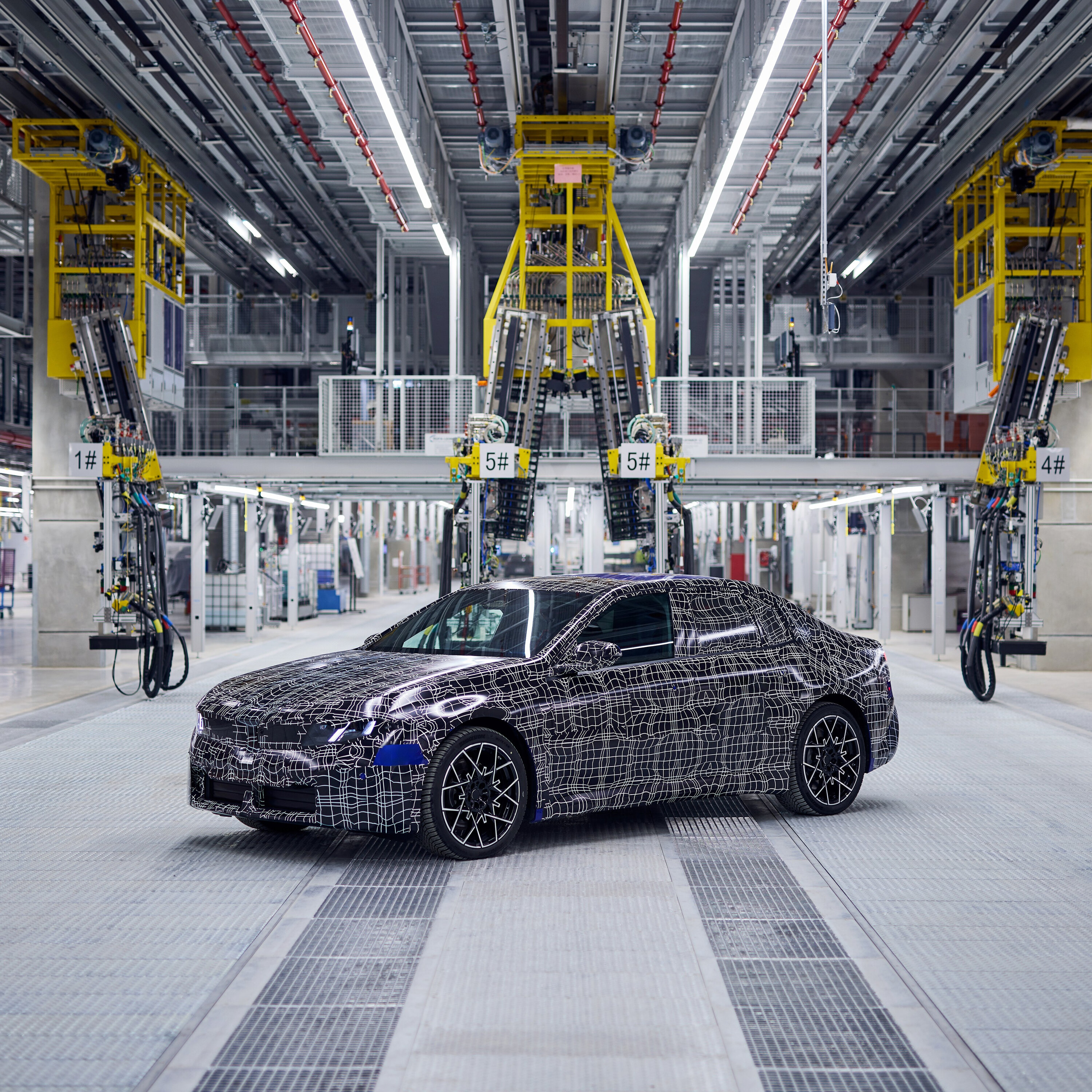 332 Teslas leasingangreb og BMW-rækkeviddemonster artwork