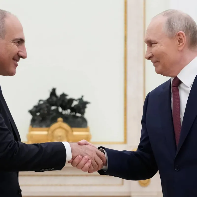 Putins inflytande hotas när grannar närmar sig väst artwork
