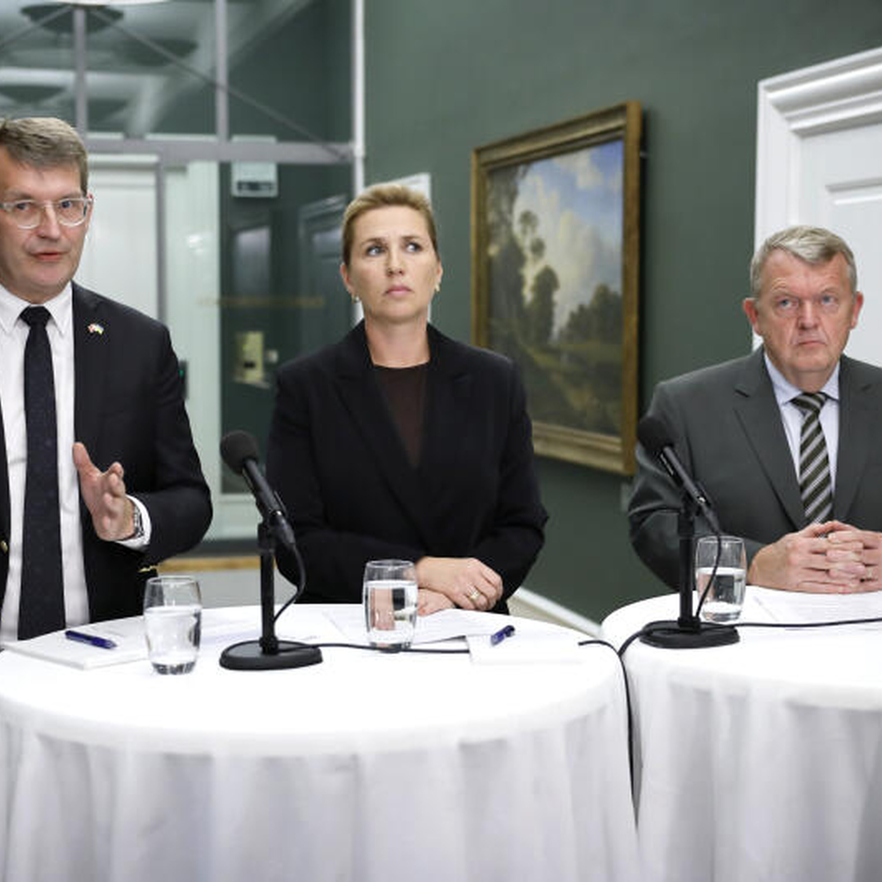 Regeringen er træt som en 90-årig artwork