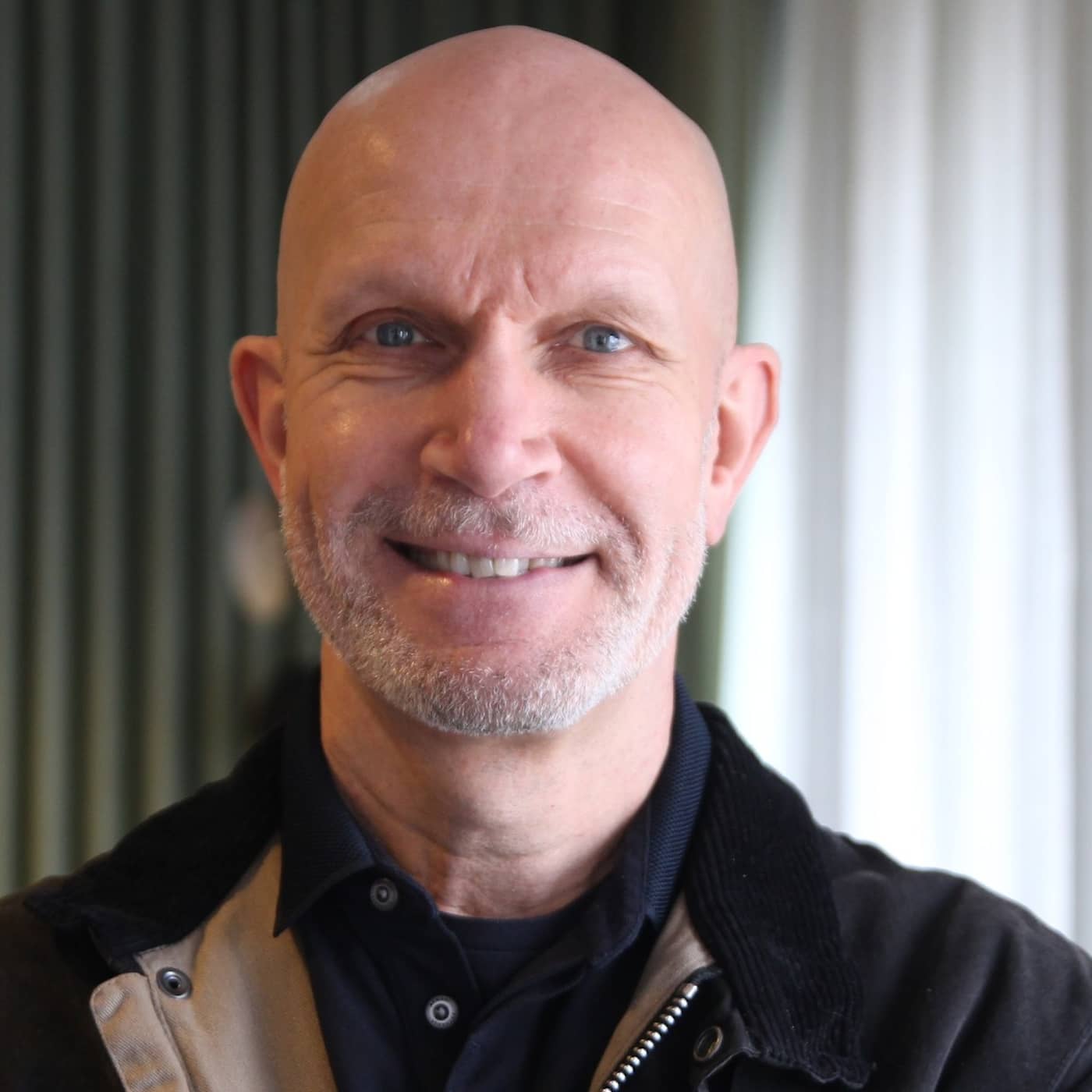 Henrik Hjelt: Det är gulligt med krislåda och vevradio artwork
