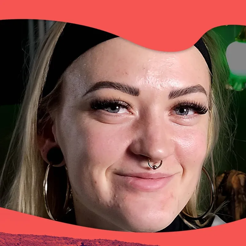 Kammi började sälja nakenbilder – hennes mamma också artwork